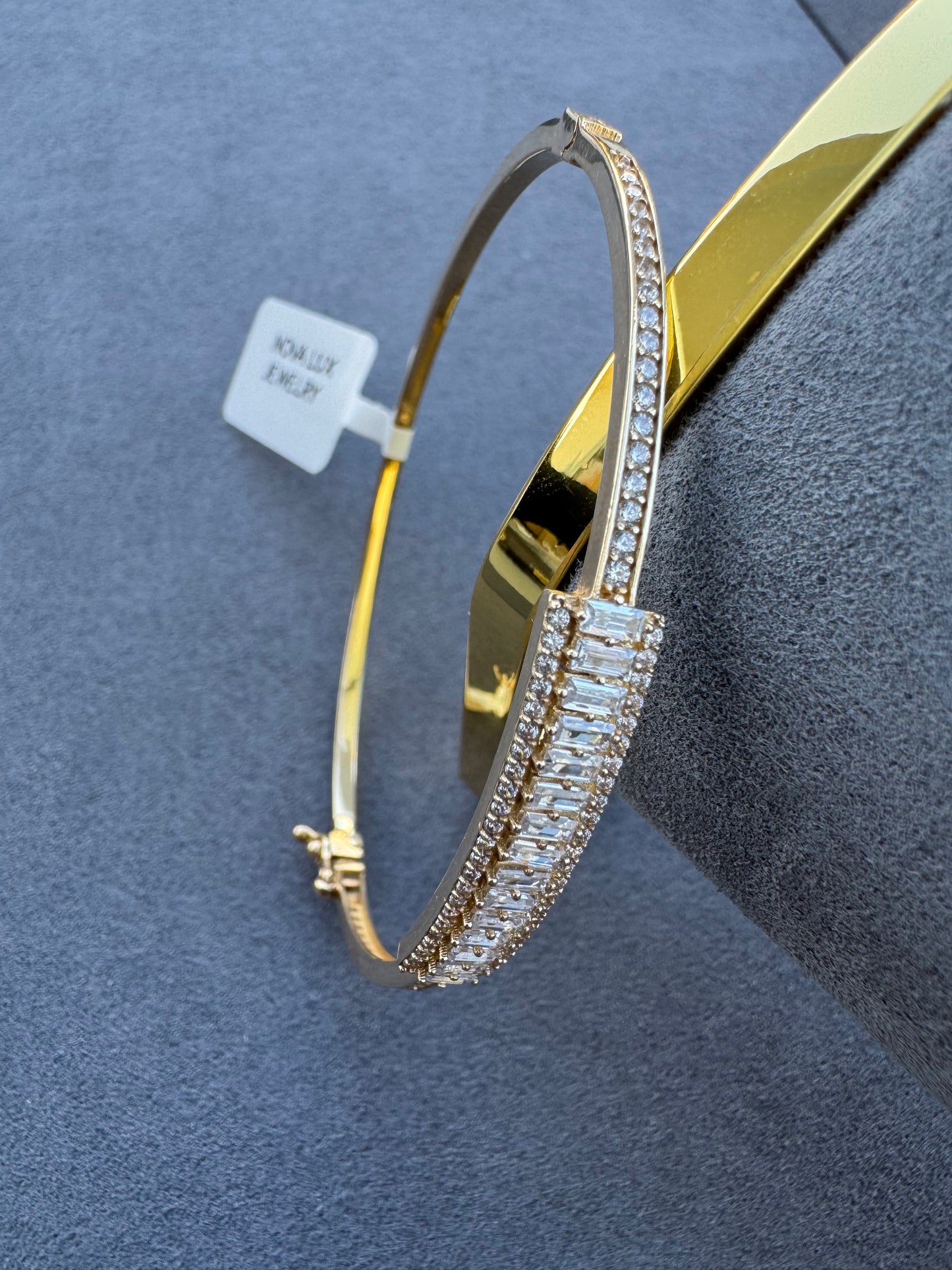 Elegant Cascade Bracelet 14K