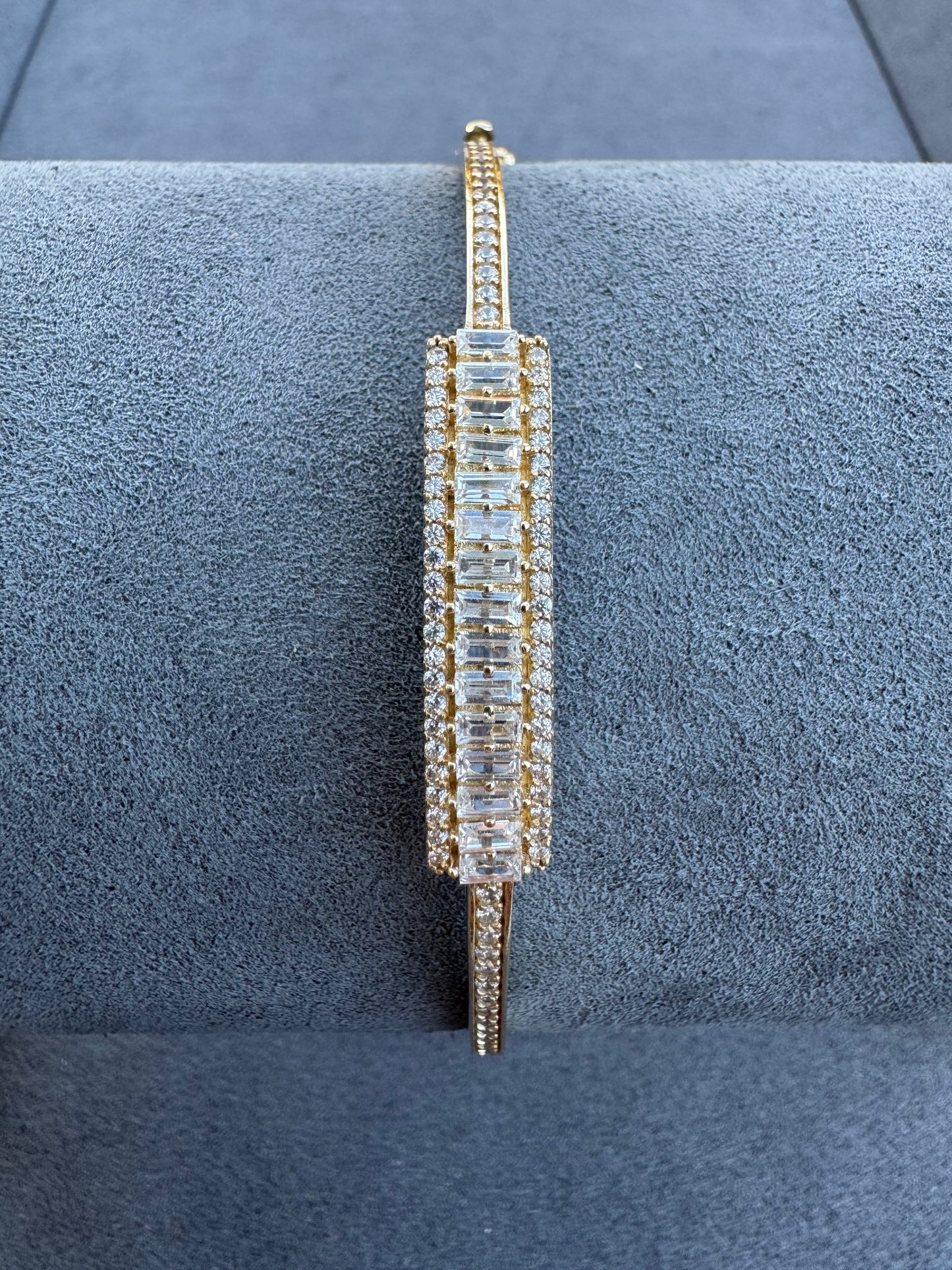 Elegant Cascade Bracelet 14K